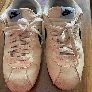 Nike Cream Sneakers Classic Design